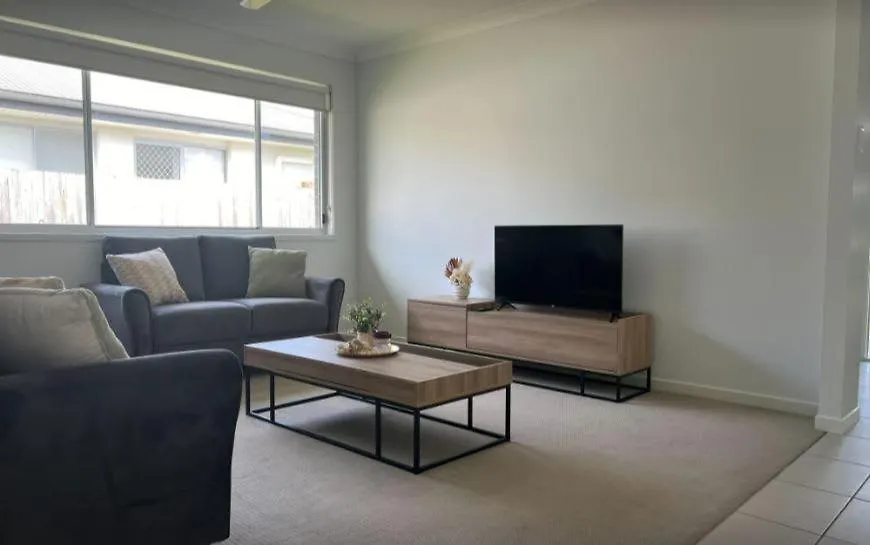 Expansive 4-Beds & 2 Baths House Villa Andergrove Holiday home