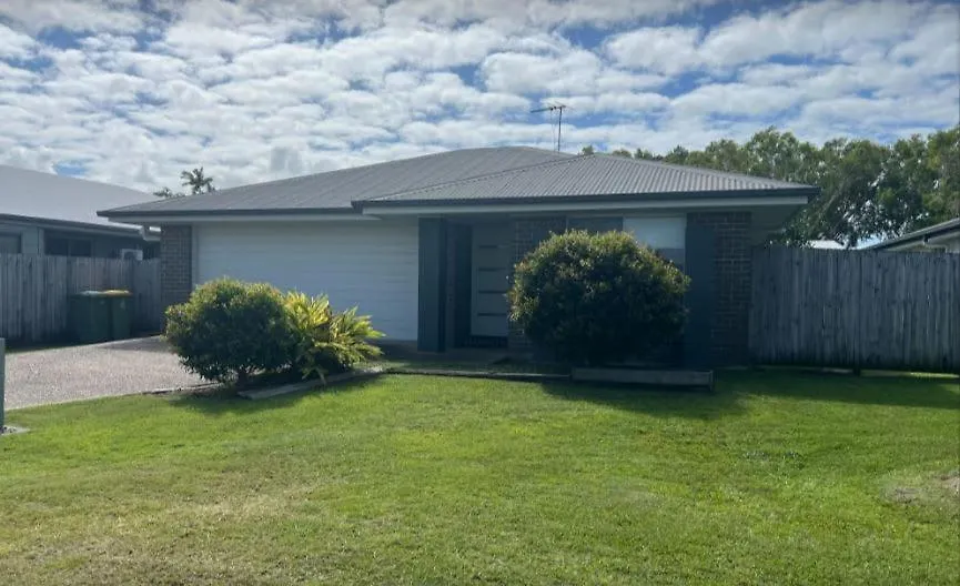 Expansive 4-Beds & 2 Baths House Villa Andergrove