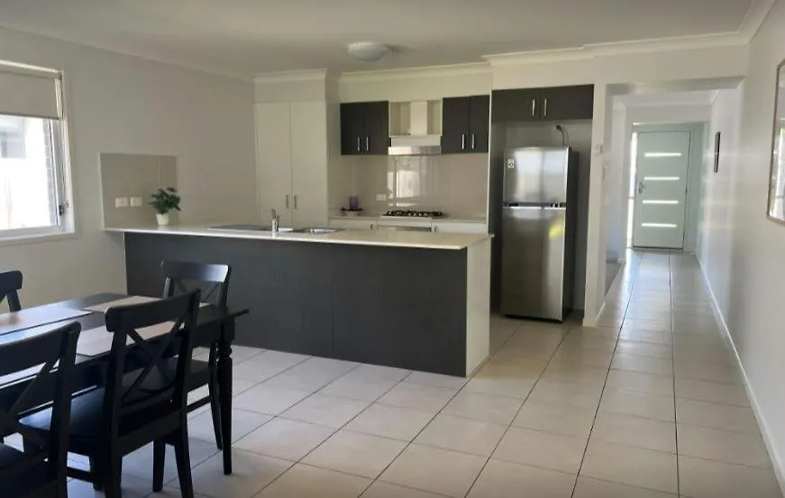 Holiday home Expansive 4-Beds & 2 Baths House Villa Andergrove